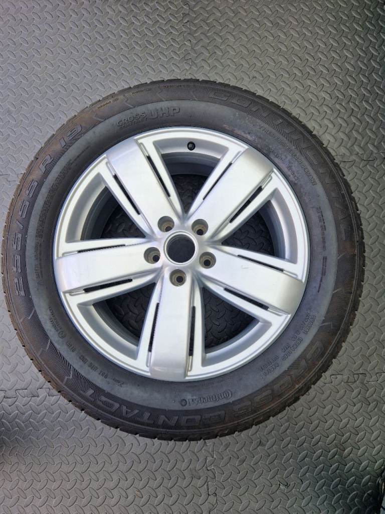 VW VOLKSWAGEN AMAROK 19" INCH ALLOY WHEEL & NEAR NEW TYRE 255/55 19