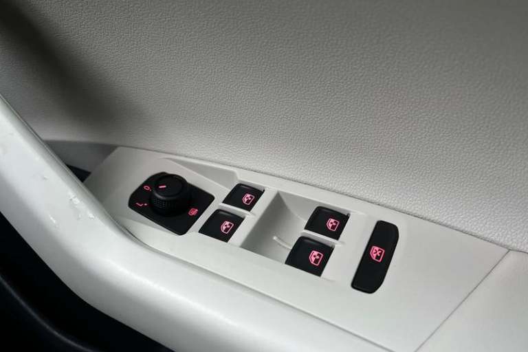 2021 Volkswagen Polo 1.0 EVO 80 Beats 5dr - APPLE CAR PLAY, FULLY SERVICED, LOW INSURANCE Manual ...