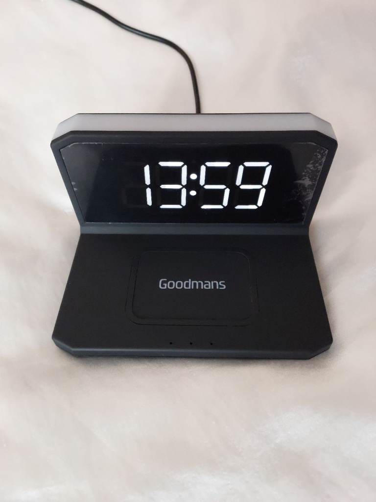 Goodmans wireless alarm clock smartphone charger