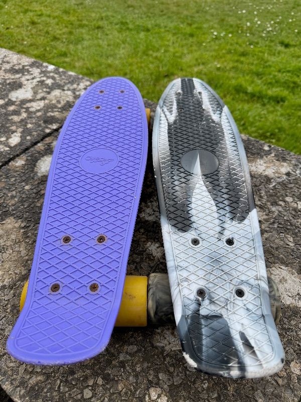 Pair of  22 Inch PP Cruiser Retro Beginner Skateboard for Kids Teenagers & Adults