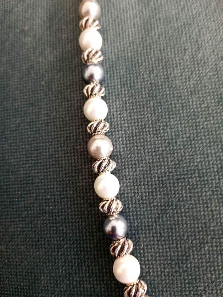 Beautiful faux pearl necklace 