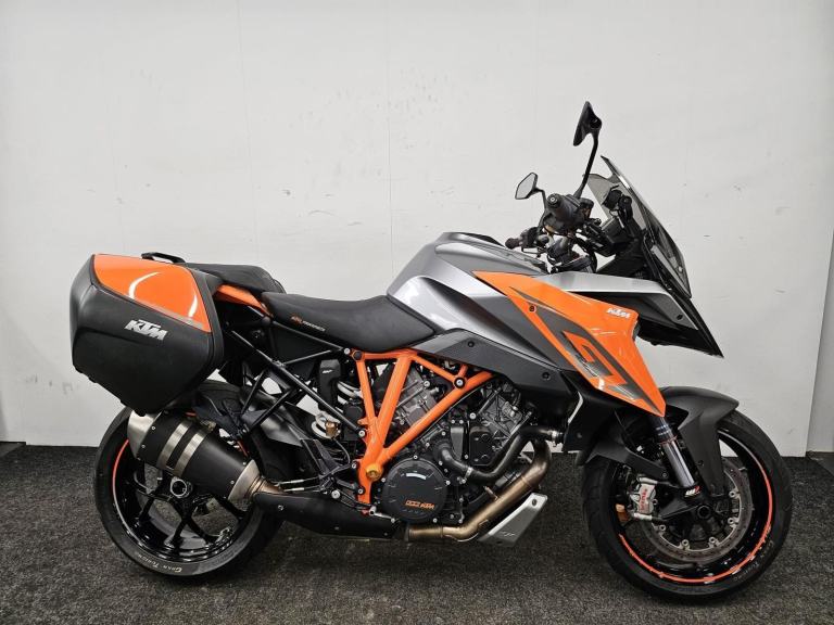 2016 KTM 1290 SUPER DUKE GT ** CRUISE CONTROL - WP ELECTRONIC SUSPENSION **