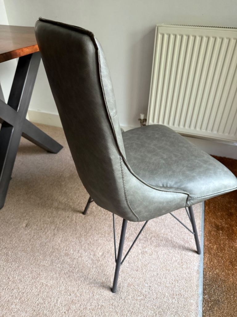 Dinning table with 4 swivel chairs