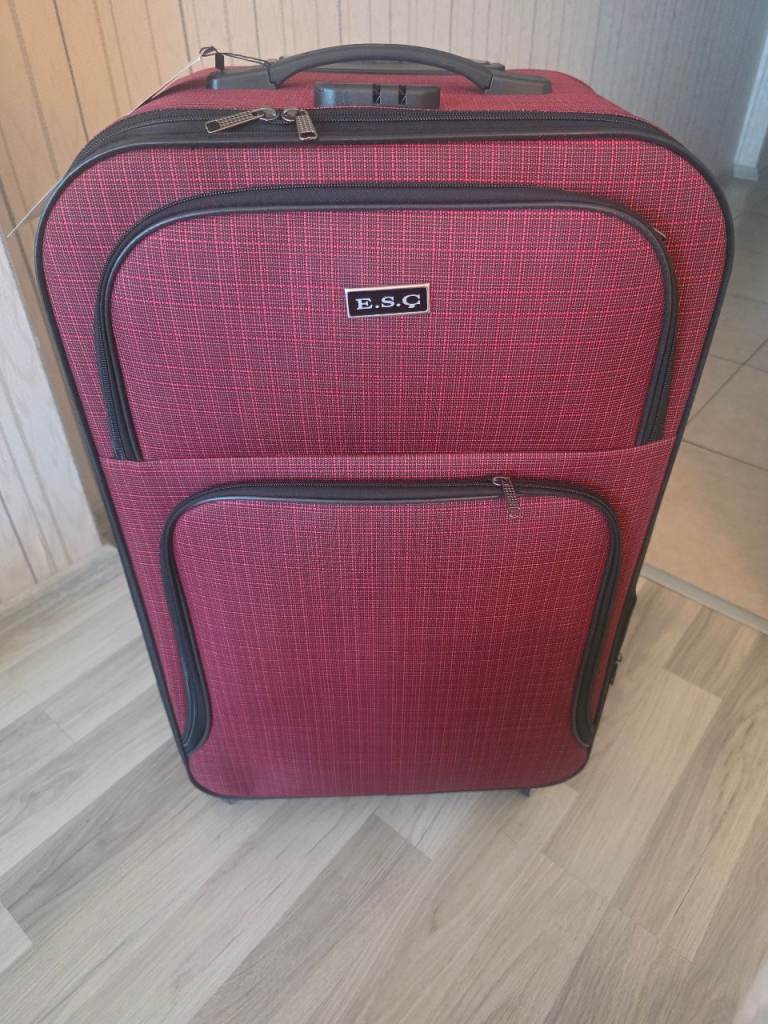 Large lightweight suitcase 