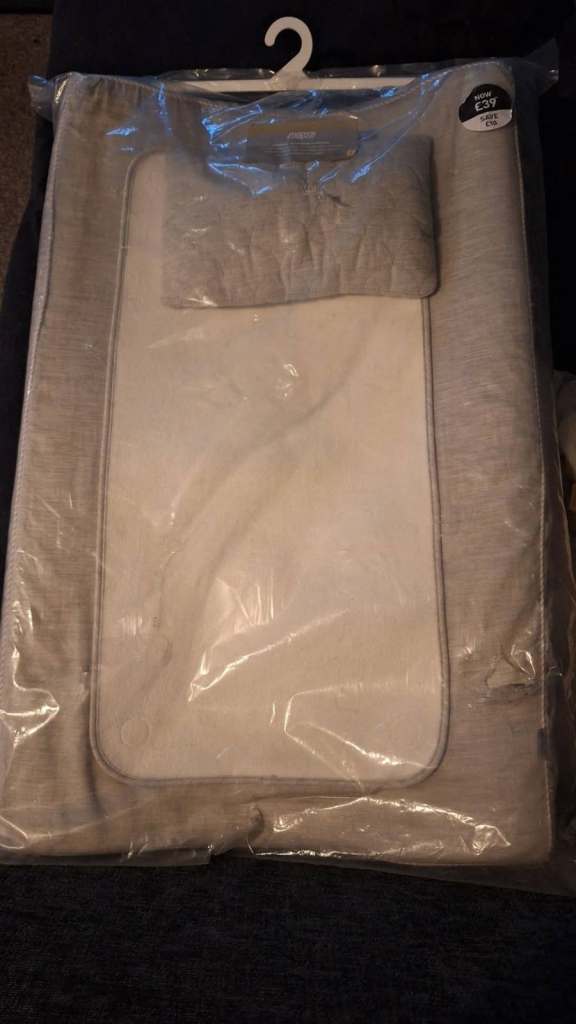 Mama and papa contour changing mattress