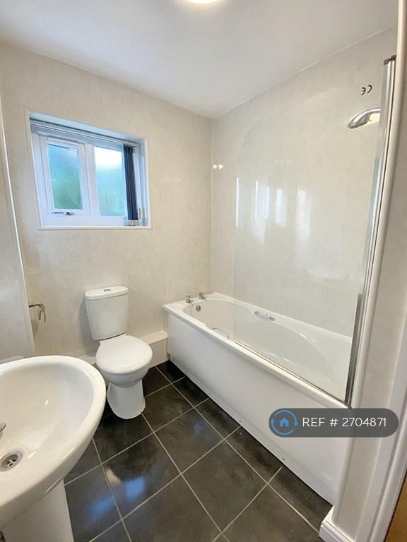 2 bedroom flat in Berwig Court, Coedpoeth, Wrexham, LL11 (2 bed) (#2704871)