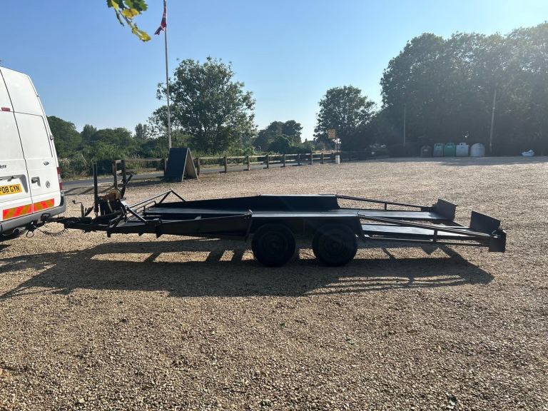 Tilt bed trailer
