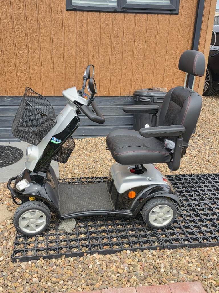 KCForU Scooter with Basket,  excellent Condition