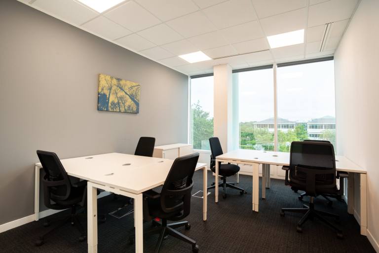 Northampton - NN4 7PA \ Find Office Space with 5 Desks
