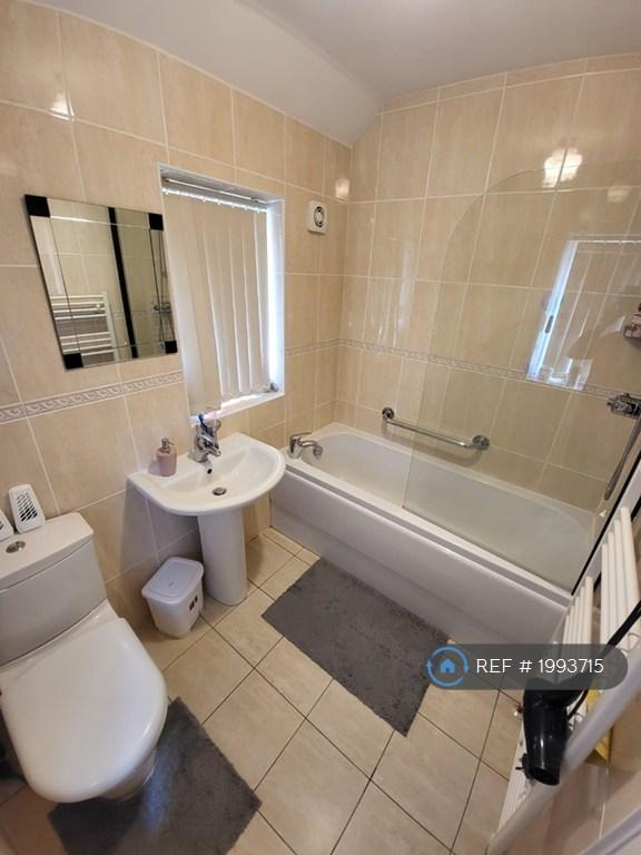 2 bedroom house in Town Street, Leeds, LS10 (2 bed) (#1993715)