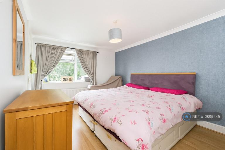 3 bedroom flat in Wellow Close, Southampton, SO18 (3 bed) (#2895445)