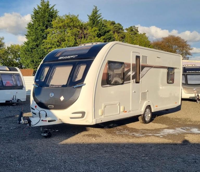 2018 SWIFT CONQUEROR 560 4 BERTH FIXED ISLAND BED CENTRE WASHROOM 