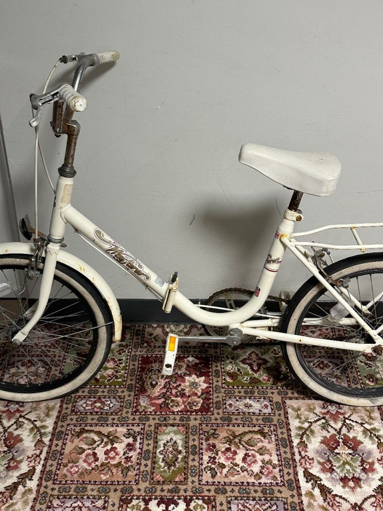 Vintage Apollo wayfarer adults folding bike from smoke& pet free home
