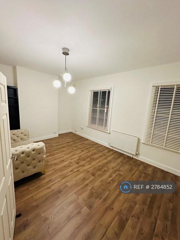 1 bedroom flat in Fifth Avenue, London, W10 (1 bed) (#2784852)