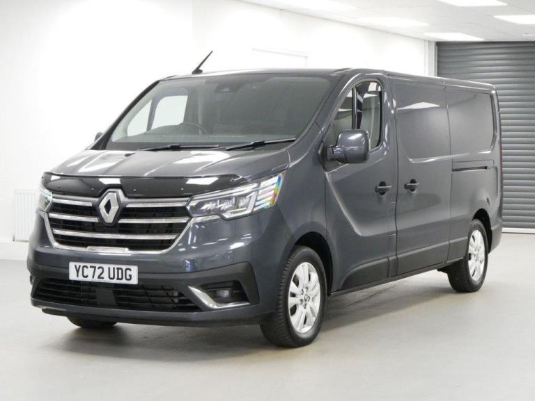 72 RENAULT TRAFIC 30 2.0 BLUEDCI 130 BHP LL LONG SPORT EDITION