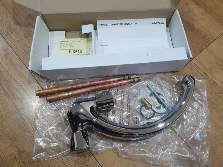 Howdens LAMONA TAP3303 Luxury Monobloc Mixer Tap Polished Chrome BRAND NEW