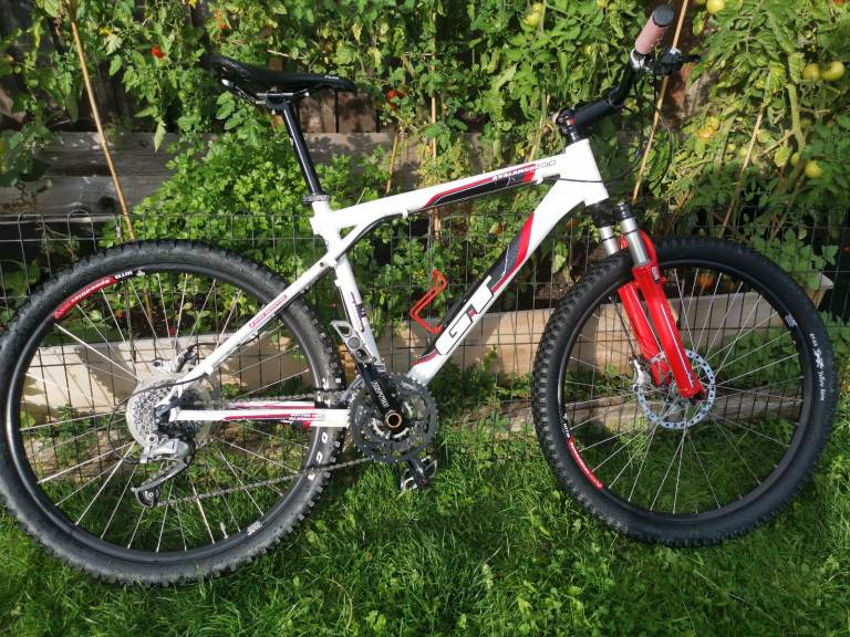 GT Avalanche 0.0 heavily upgraded – Shimano Deore LX/XT, RockShox Forks – Excellent Condition