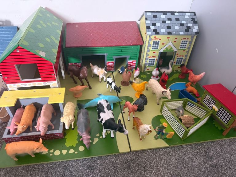 Large Farm Play Set with Buildings and Animals – Good Condition