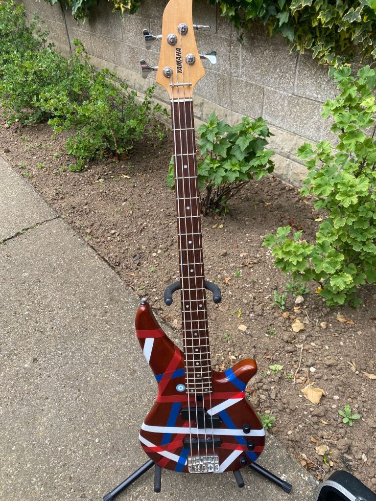 Yamaha RBX 360 bass/case/stand