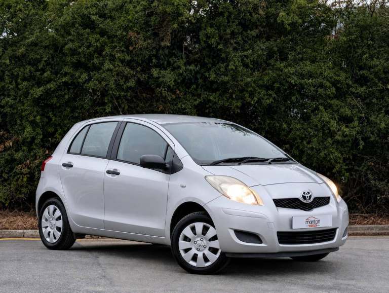 2011 Toyota Yaris 1.0 VVT-i 11,000 MILES Hatchback Petrol Manual