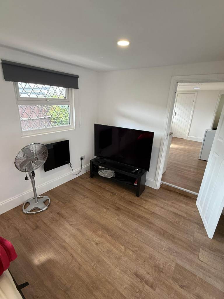 BRAND NEW SPACIOUS 1 BEDROOM FLAT TO RENT- £1700 PER MONTH BILLS INCLUDED in HAYES UB4 (WEST LONDON)