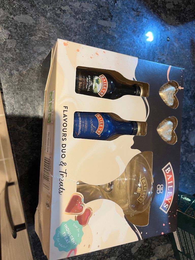 Baileys Flavours Duo & Treats Gift Set with Glass