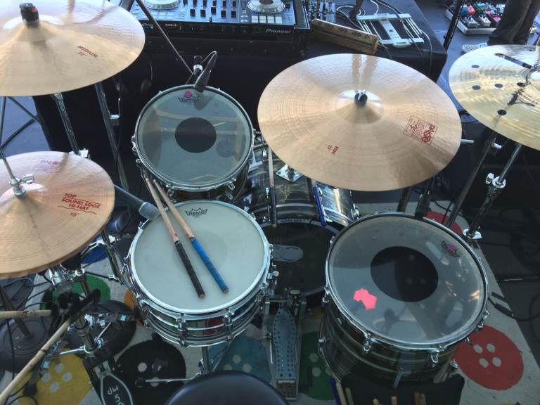 Retired Drummer offering free mobile drum lessons 