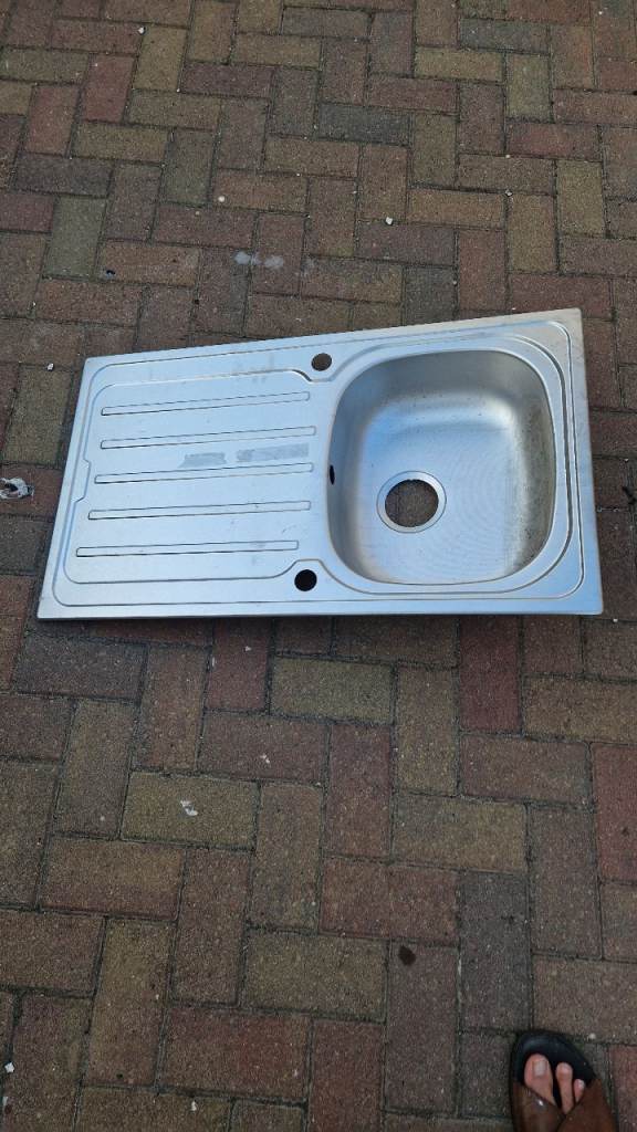 Stainless Steel Kitchen Sink with Drainer – Good Condition