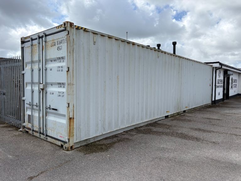 40ft High cube shipping container Inc galvanised gates, side roof cover and internal lighting