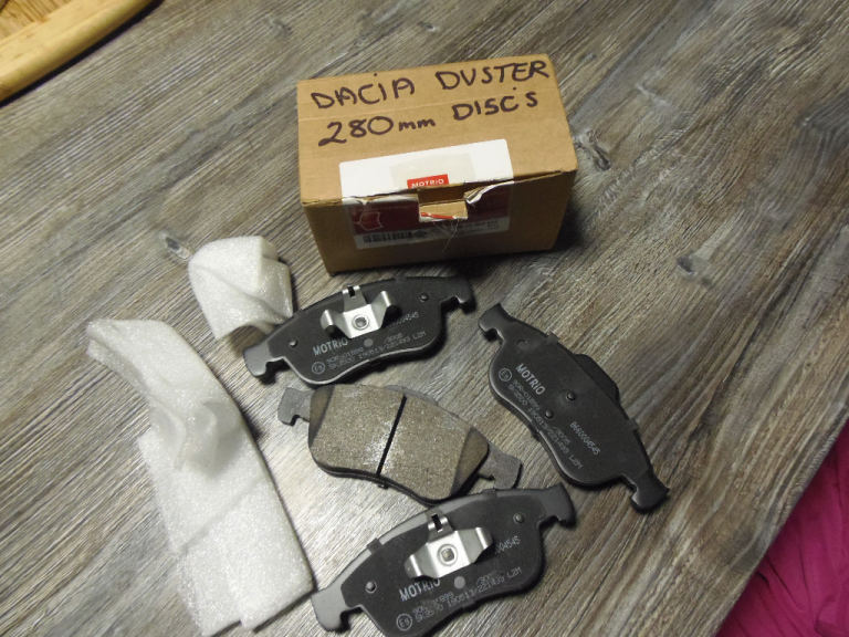 Dacia Duster front brake pad set