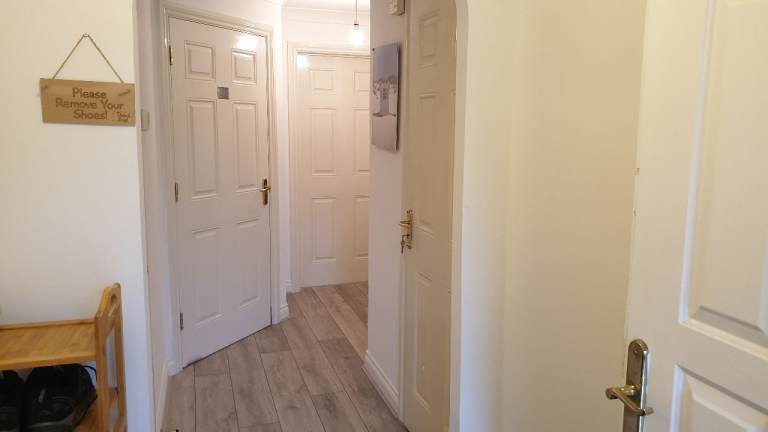 ** Lovely double room in quiet, professional friendly house share - All inclusive **