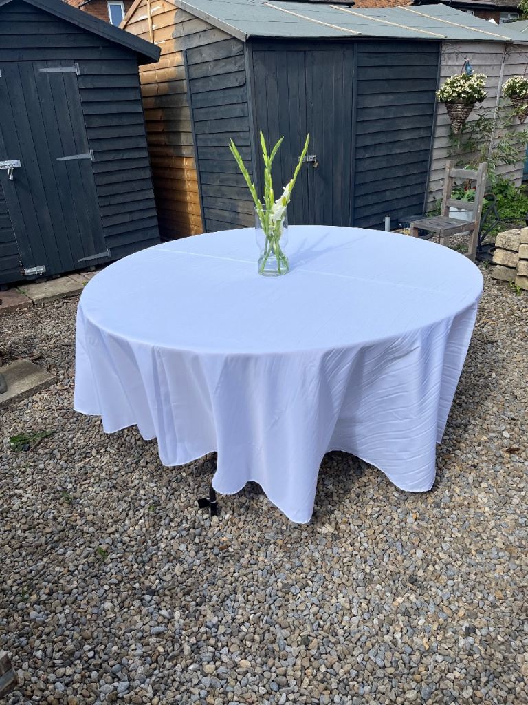 Banquet 6ft round tables 