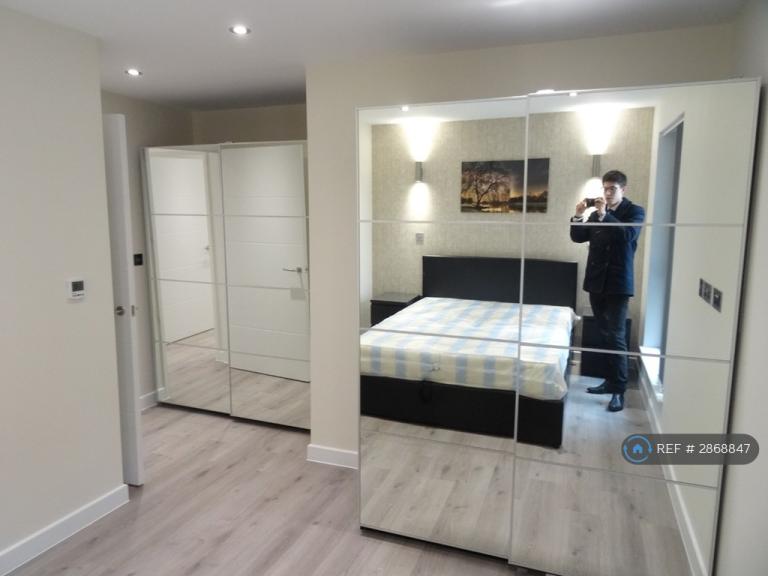 1 bedroom flat in Alpha Court, Harrow, HA1 (1 bed) (#2868847)