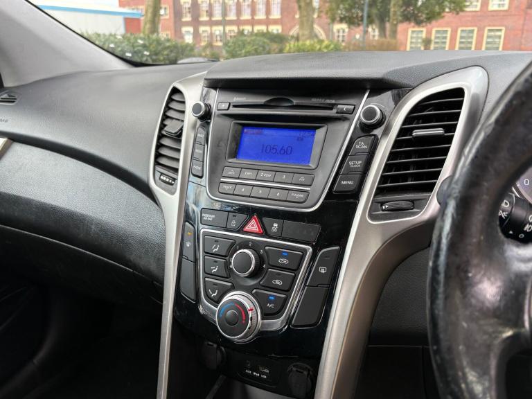 2012 Hyundai i30 1.6 CRDi BLUE DRIVE ACTIVE 5DR **1 OWNER FROM BRAND NEW **£20 TAX HATCHBACK Dies...