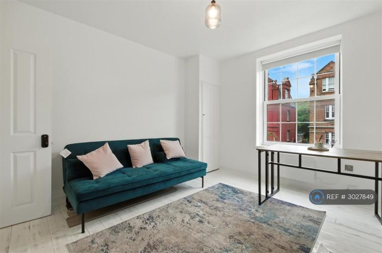 4 bedroom flat in Chicksand House, London, E1 (4 bed) (#3027849)