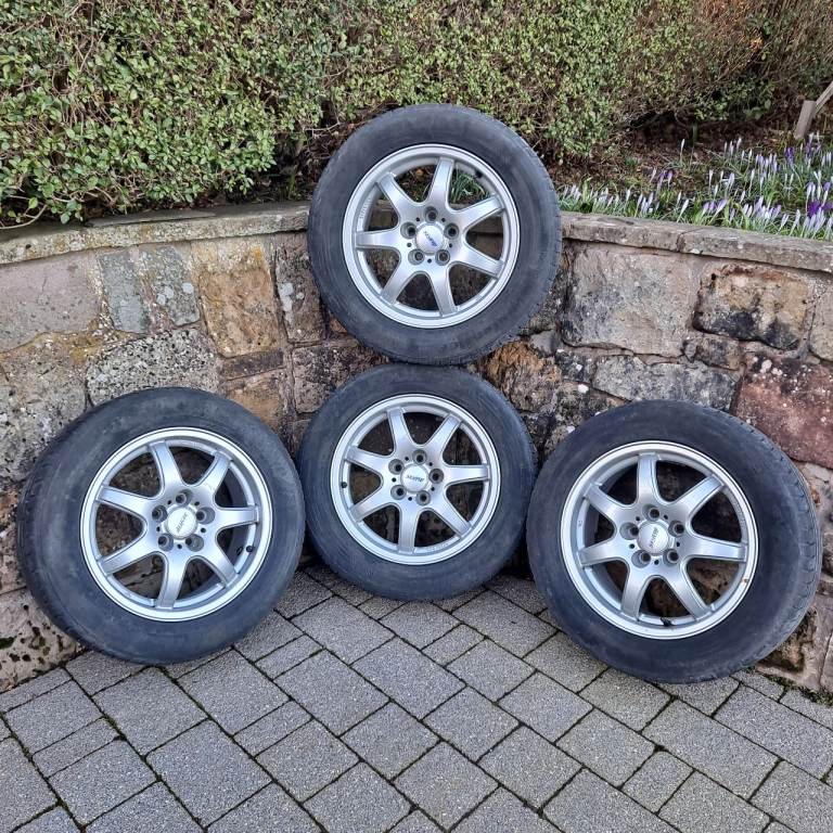 4 x 16" Alloy Wheels with Hankook Tyres 225/55 R16 99V