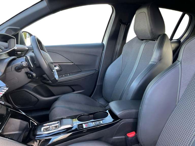  Peugeot 208 1.2 Puretech Gt Hatchback 5dr Petrol Eat Euro 6 s/s 130 Ps Petrol