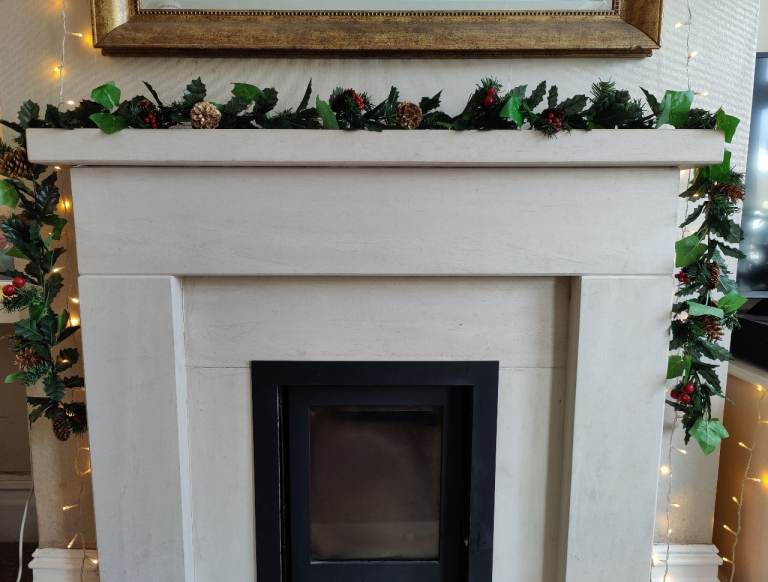 Long 2.4m Christmas Garland With Pine Cones & Red Berries 