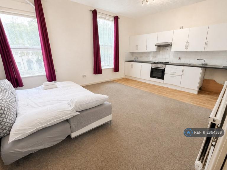 12 bedroom house in Middleton Road, Manchester, M8 (12 bed) (#2864388)