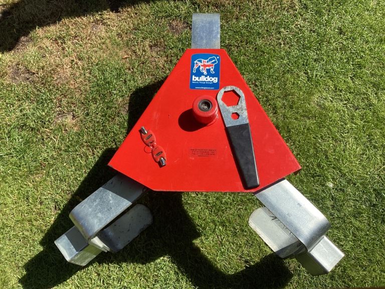 Bulldog Wheel Clamp