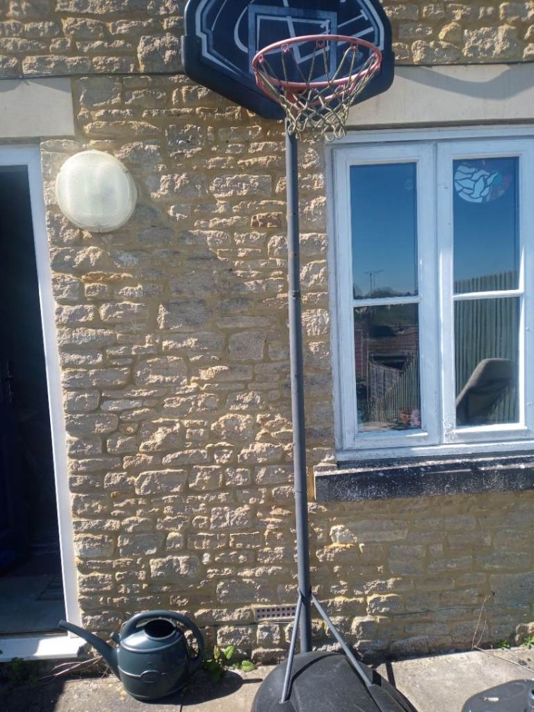 Basketball hoop