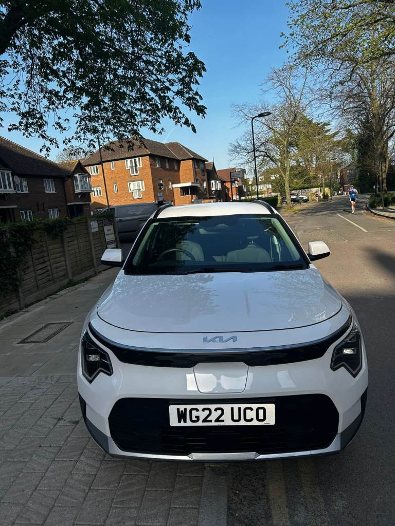 2022 Kia Niro Hybrid – 12,500 Miles | Excellent Condition | White