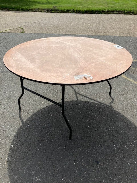 5ft Round Wooden Banqueting Table (**Clearance Sale**)