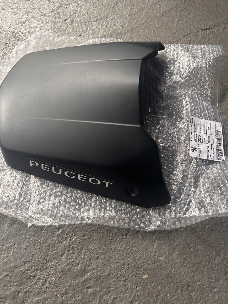 Peugeot Speedfight seat cowl cover
