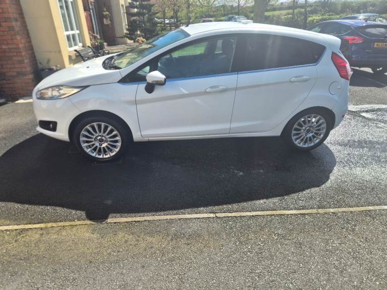 Ford, FIESTA, Hatchback, 2014, Manual, 1498 (cc), 5 doors