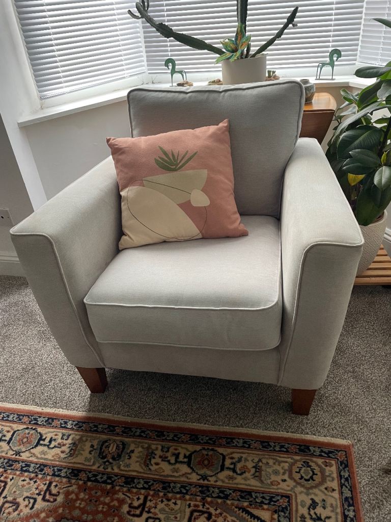 Armchair, extremely comfy 