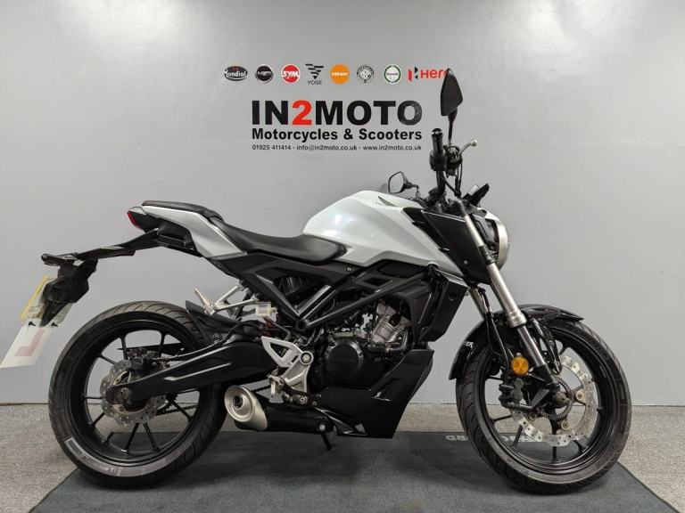 2019 (19) Honda CB125R in White with 21,330 miles