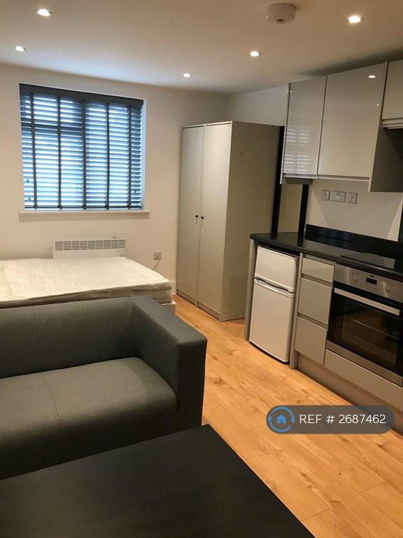 Studio flat in Barking Road, London, E6 (#2687462)