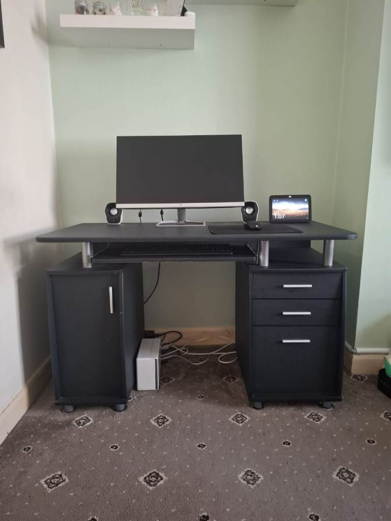 Computer desk/ workstation 