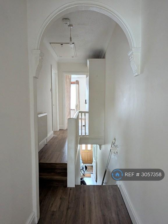 1 bedroom flat in High Street, Aldershot, GU12 (1 bed) (#3057358)